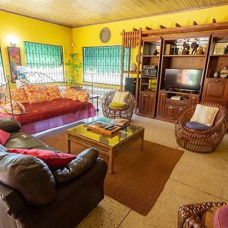 2 Bedroom On Private Estate Kingston Esterno foto