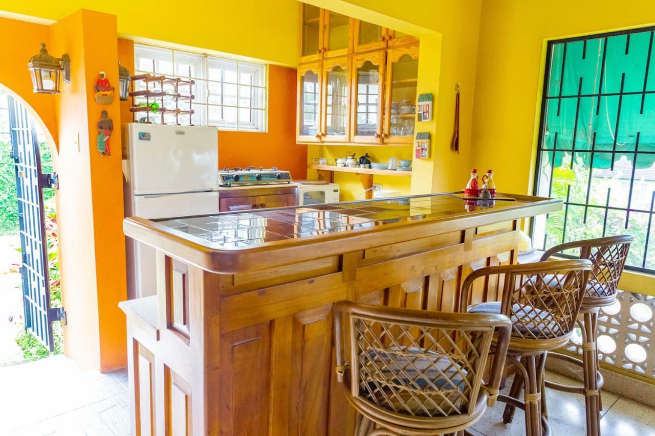 2 Bedroom On Private Estate Kingston Esterno foto