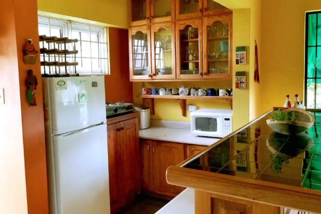 2 Bedroom On Private Estate Kingston Esterno foto