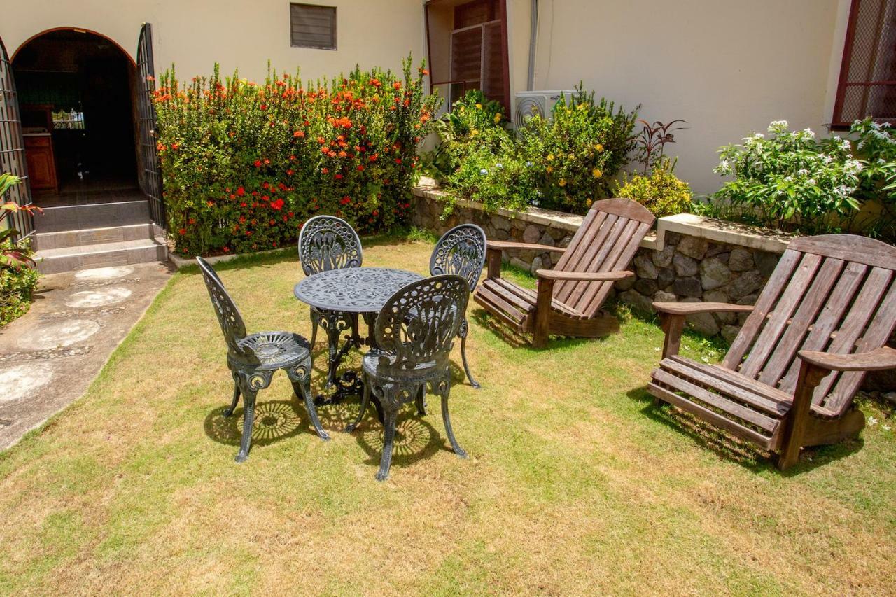 2 Bedroom On Private Estate Kingston Esterno foto
