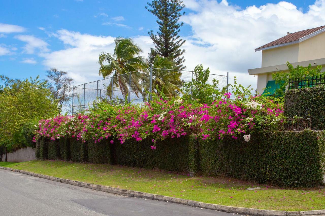 2 Bedroom On Private Estate Kingston Esterno foto